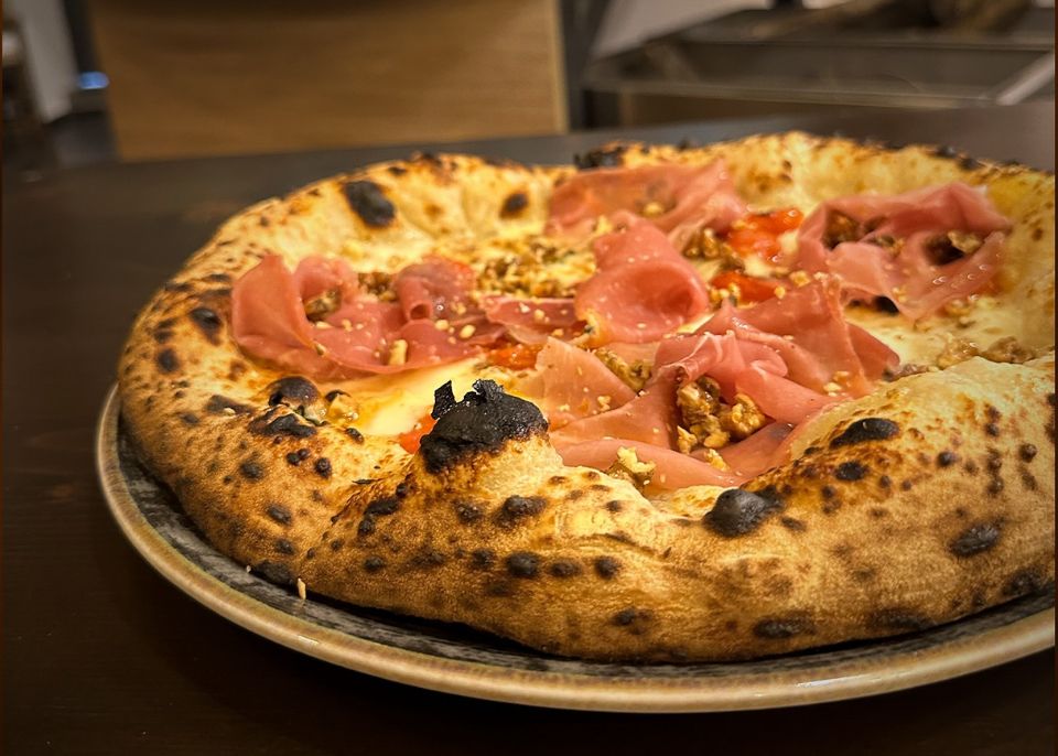 Scatola da asporto con pizza artigianale pronta per il ritiro a Barcellona Pozzo di Gotto