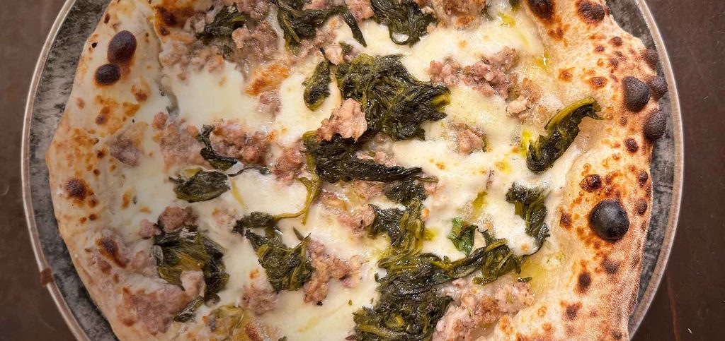 Pizza farcita con ingredienti freschi e verdure di stagione a Barcellona Pozzo di Gotto